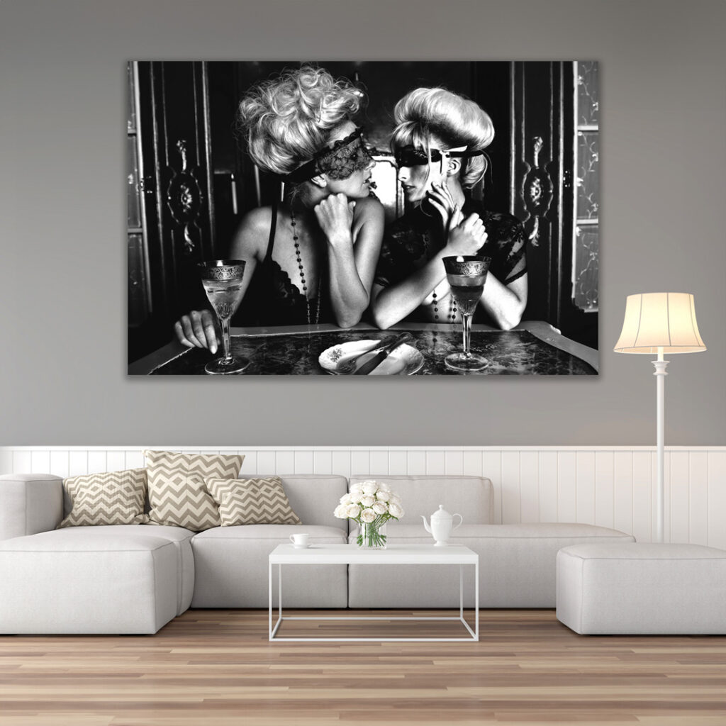 Kissing Ladies